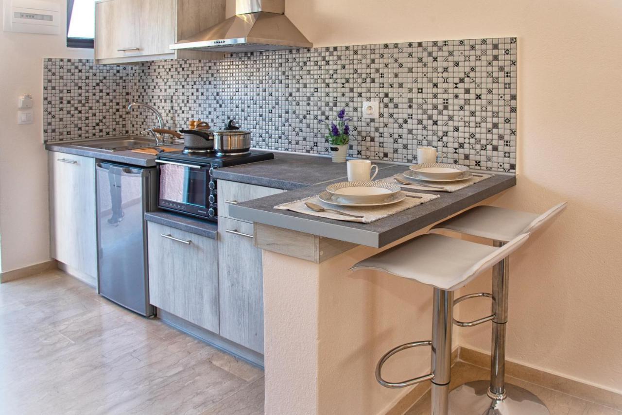 Costas Apartments Mesongi Bagian luar foto