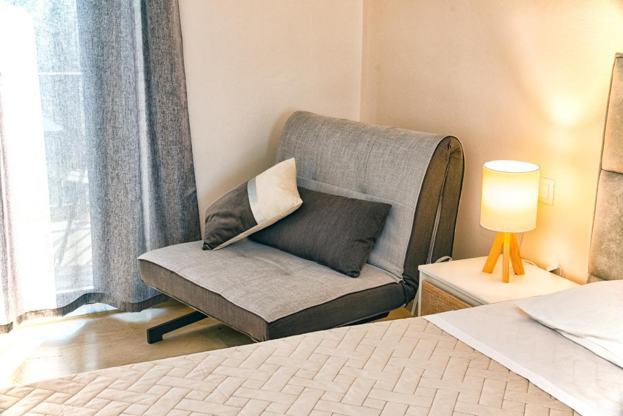 Costas Apartments Mesongi Bagian luar foto