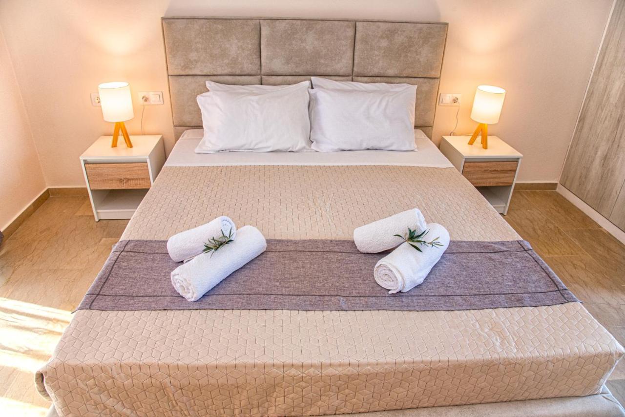 Costas Apartments Mesongi Bagian luar foto