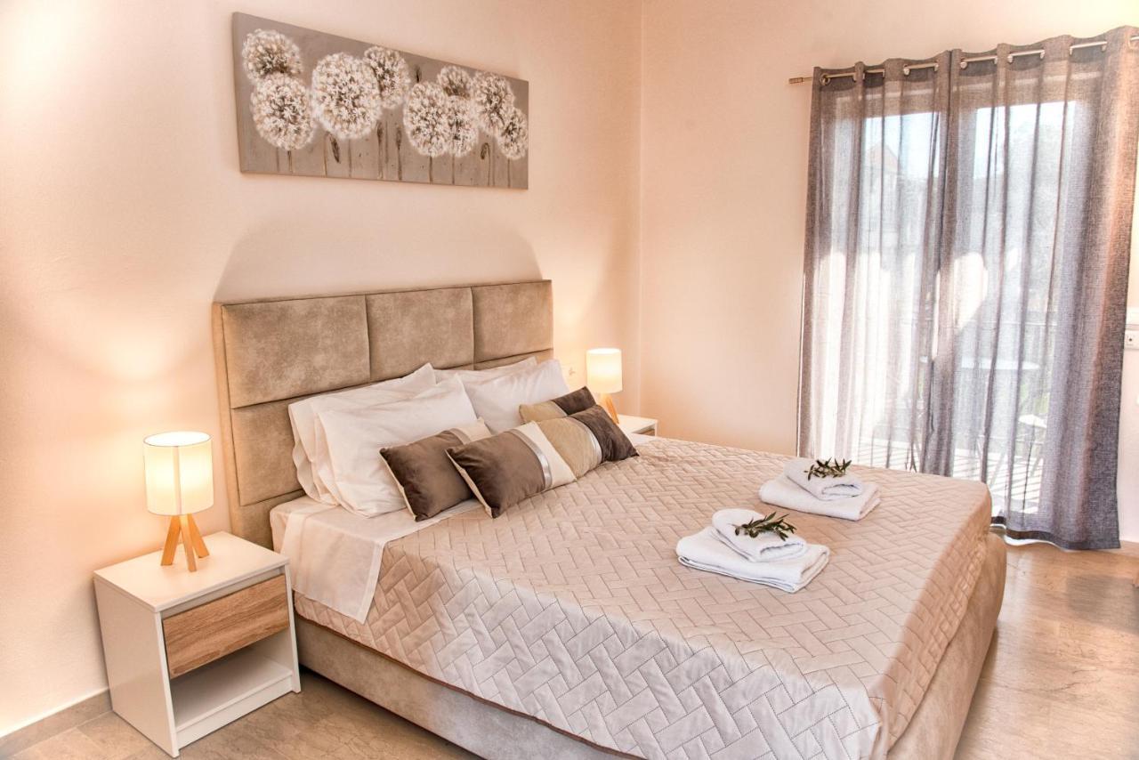 Costas Apartments Mesongi Bagian luar foto