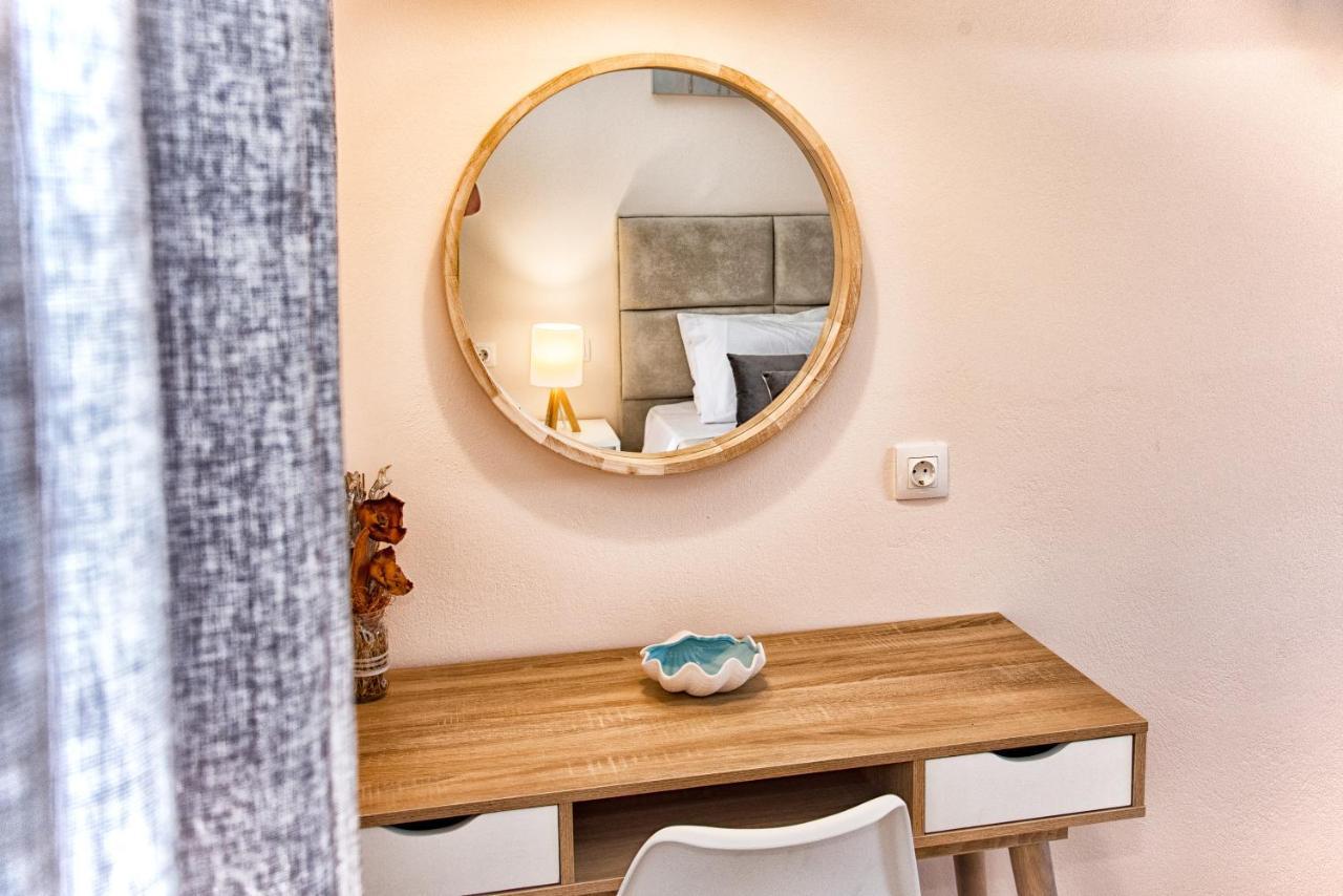 Costas Apartments Mesongi Bagian luar foto