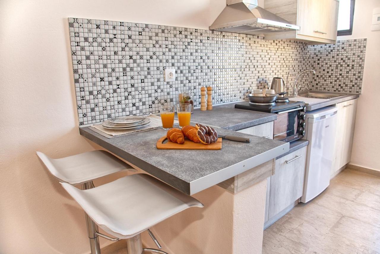 Costas Apartments Mesongi Bagian luar foto