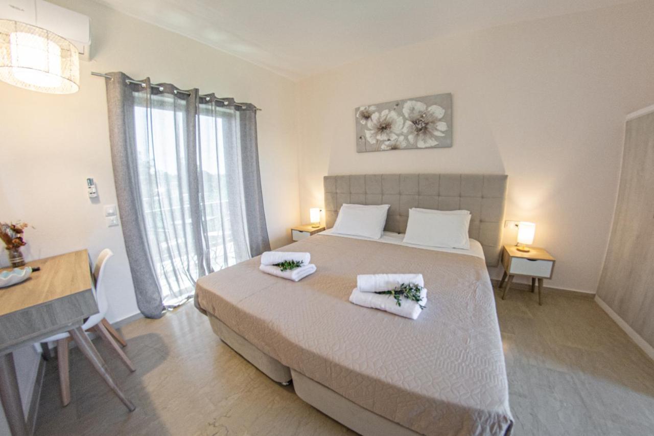 Costas Apartments Mesongi Bagian luar foto