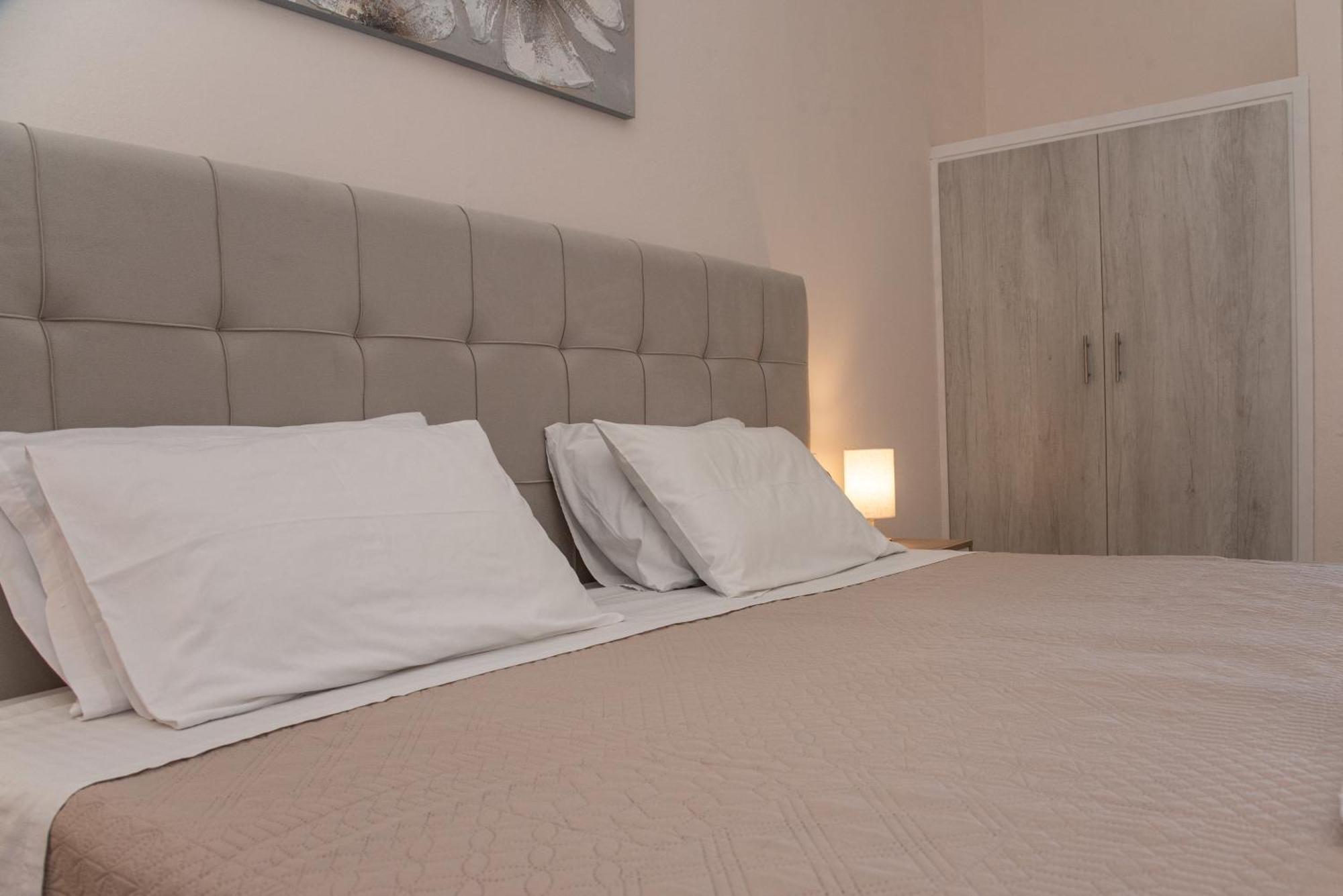 Costas Apartments Mesongi Ruang foto